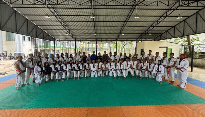 Persiapan Menuju Porprov 2026, Tarung Derajat Sumbar Gelar Coaching Clinic Pelatih dan Wasit Juri di UNP