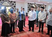 Foto Menpar mengunjungi Masjid Raya Syekh Ahmad Khatib Al Minangkabauwi. (dok. adpsb)