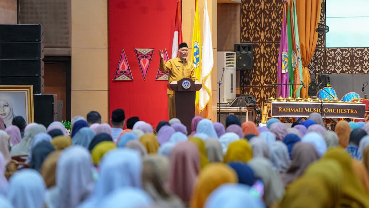 Gubernur Mahyeldi beri sambutan di acara seminar nasional kiprah El Yunusiyah sebagai pahlawan nasional