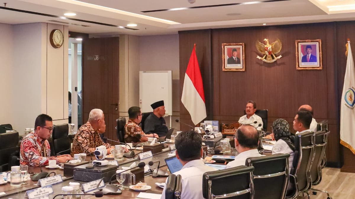 Gubernur Mahyeldi bertemu Menteri KKP. (dok. istimewa)