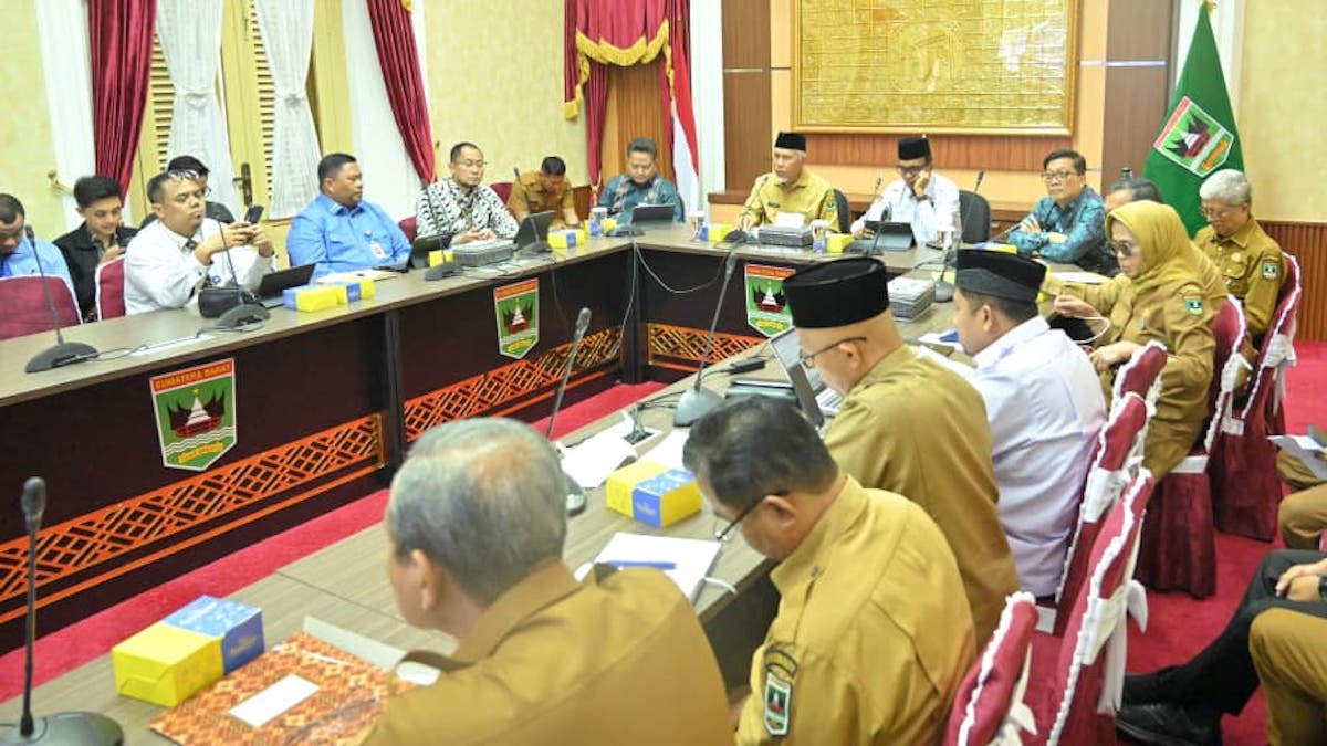 Gubernur Mahyeldi paparkan perkembangan ekonomi dan keuangan syariah di Sumbar. (dok. istimewa)