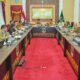 Gubernur Mahyeldi saat menggelar rapat strategis pengembangan Mentawai di Padang. (dok. istimewa)