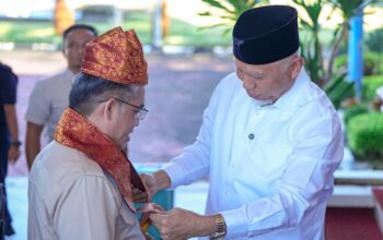 Gubernur Mahyeldi sambut kedatangan Menaker di BIM. (dok. adpsb)