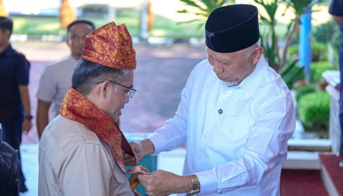 Kunker Sosial Masyarakat ke Sumbar, Gubernur Mahyeldi Sambut Kedatangan Menaker RI di BIM