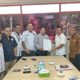Penyerahan Surat Pernyataan kesediaan Walikota Padang untuk menjadi Tuan Rumah pertandingan beberapa cabang olahraga melalui KONI Kota Padang kepada KONI Sumatera Barat. (dok. Humas KONI)