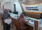 Layanan Adminduk di Disdukcapil Kota Padang. (dok. istimewa)