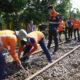 PT KAI Divre II Sumbar tutup tiga perlintasan liar di Pariaman. (dok. istimewa)