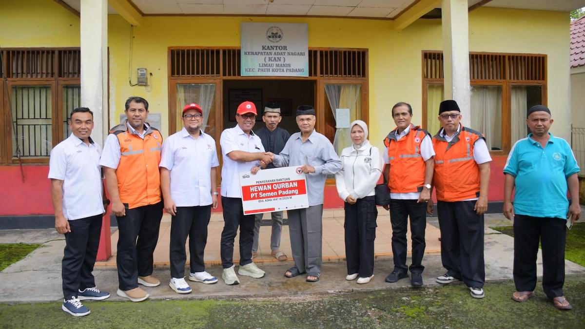 PT Semen Padang serahkan bantuan hewan kurban di KAN Limau Manis. (dok. istimewa)