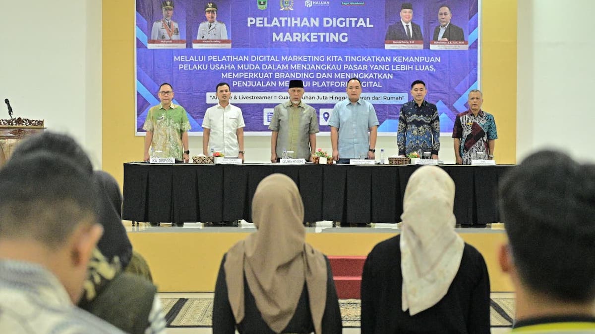 Gubernur Mahyeldi buka pelatihan digital marketing di Padang Panjang. (dok. adpsb)
