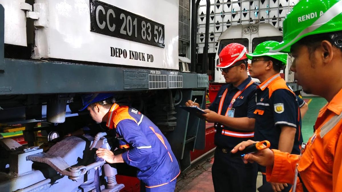 Pemeriksaan berkala armada kereta KAI Divre II Sumbar. (dok. istimewa)