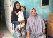 Rika Guspeni didampingi orang tuanya Supiarni menyampaikan terima kasih atas bantuan PT Semen Padang melalui program GENTING. (dok. Humas)