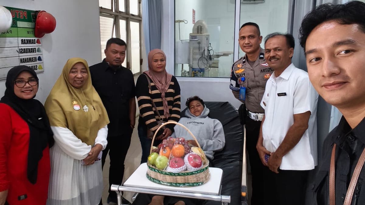 Rombongan Wagub Sumbar datangi korban kecelakaan di Solok. (dok. istimewa)