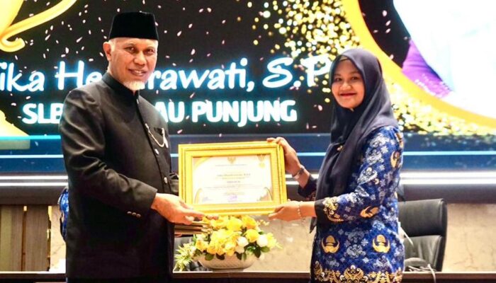 Kepala SLB Negeri 1 Pulau Punjung Raih Penghargaan di Ajang Apresiasi GTK Sumbar