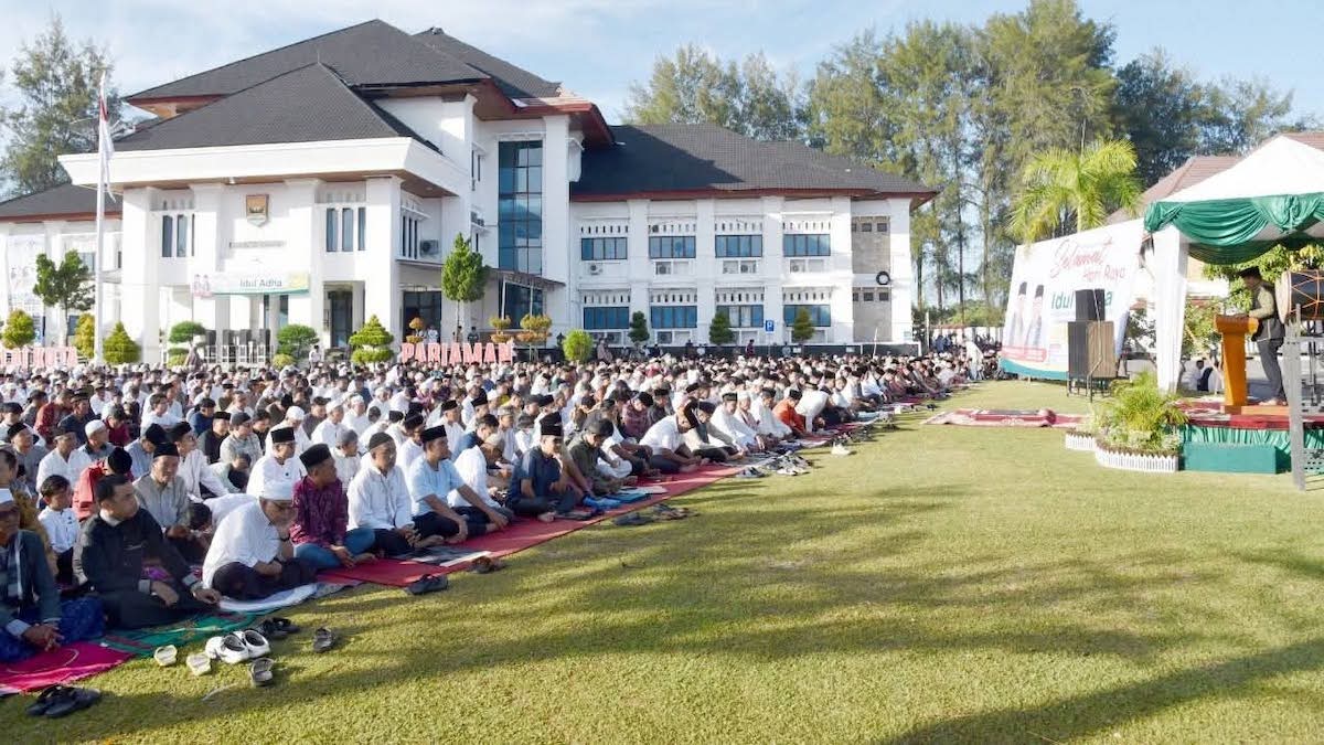 Salat Idul Adha 1447 H yang digelar di Halaman Balaikota Pariaman. (dok. istimewa)
