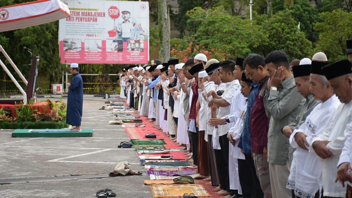 Salat Iduladha yang digelar PT Semen Padang tahun lalu. (dok. istimewa)