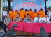 Press rilis kasus penggelapan di Polres Dharmasraya. (dok. Antara)