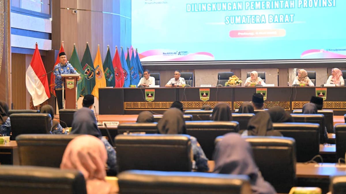 Sambutan Sekdaprov Sumbar Arry Yuswandi beri sambutan saat sumpah pegawai negeri sipil di lingkup Pemprov Sumbar. (dok. istimewa)
