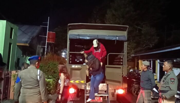 Satpol PP Padang Bubarkan Empat Tempat Hiburan Malam, 14 LC Diamankan