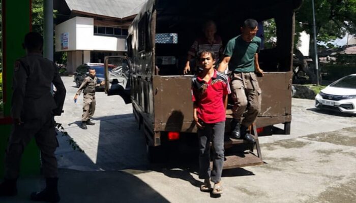 Satpol PP Padang Tangani ODGJ yang Meresahkan Warga di Lubuk Minturun