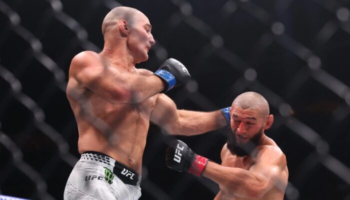 Berdarah hingga Ronde Akhir, Sean Strickland Rebut Gelar Juara dari Khamzat Chimaev