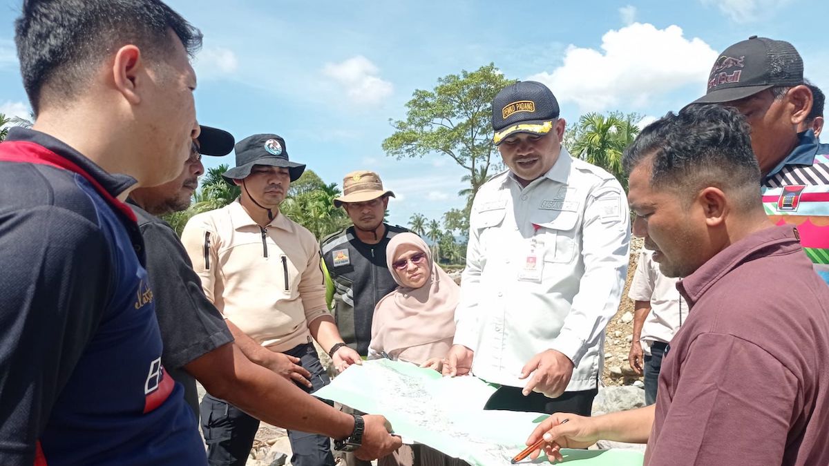 Sekda Padang mengecek lokasi terdampak bencana di Padang. (dok. istimewa)