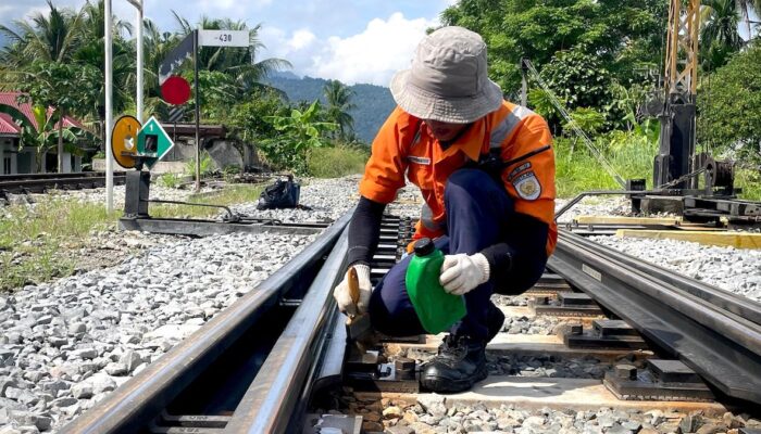 KAI Divre II Sumbar Tingkatkan Keandalan Operasional Lewat Perawatan Intensif Prasarana