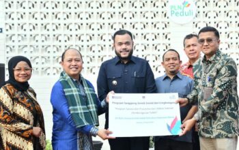 Wako Fadly Amran resmikan 6 toilet sekolah baru dari TJSL PLN. (dok. istimewa)