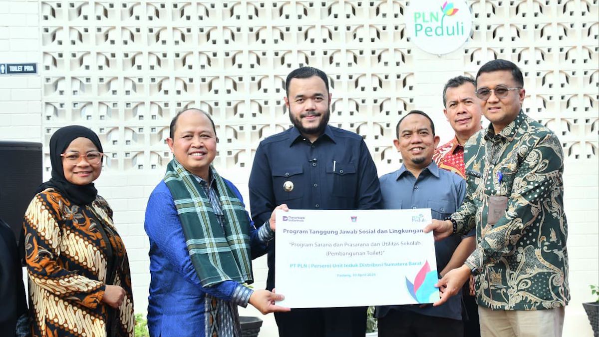 Wako Fadly Amran resmikan 6 toilet sekolah baru dari TJSL PLN. (dok. istimewa)