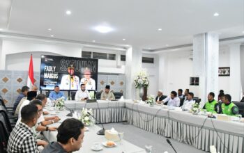Wako Fxadly Amran terima serikat pekerja di Padang pada peringatan Hari Buruh. (dok. istimewa)