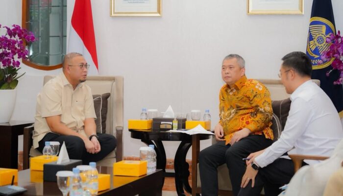 Andre Rosiade Temui Menhub, Anggaran 165 Penjaga 54 Perlintasan KA Sumbar Dipastikan Aman