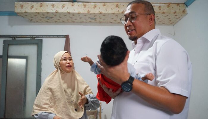 Andre Rosiade Haru Kunjungi Panti Bayi Telantar di Padang, Bantu Rp25 Juta dan akan Jadikan Azizah Donatur Tetap