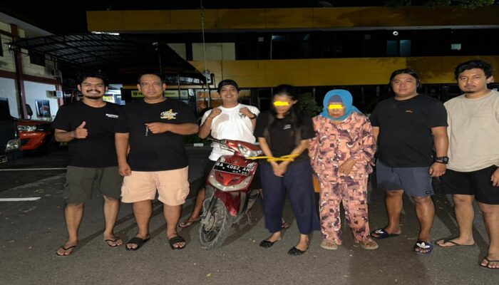 Ibu dan Anak di Padang Ditangkap usai Curi Emas di Toko, Aksinya Terekam CCTV