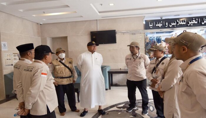 Andre Rosiade Kembali Kunjungi Jemaah Haji Sumbar di Mekkah, Serap Aspirasi dan Berbagi