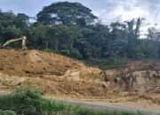 Warga Desa Lasara Bahili Gunungsitoli Sewa Alat PU Demi Cegah Longsor di Permukiman