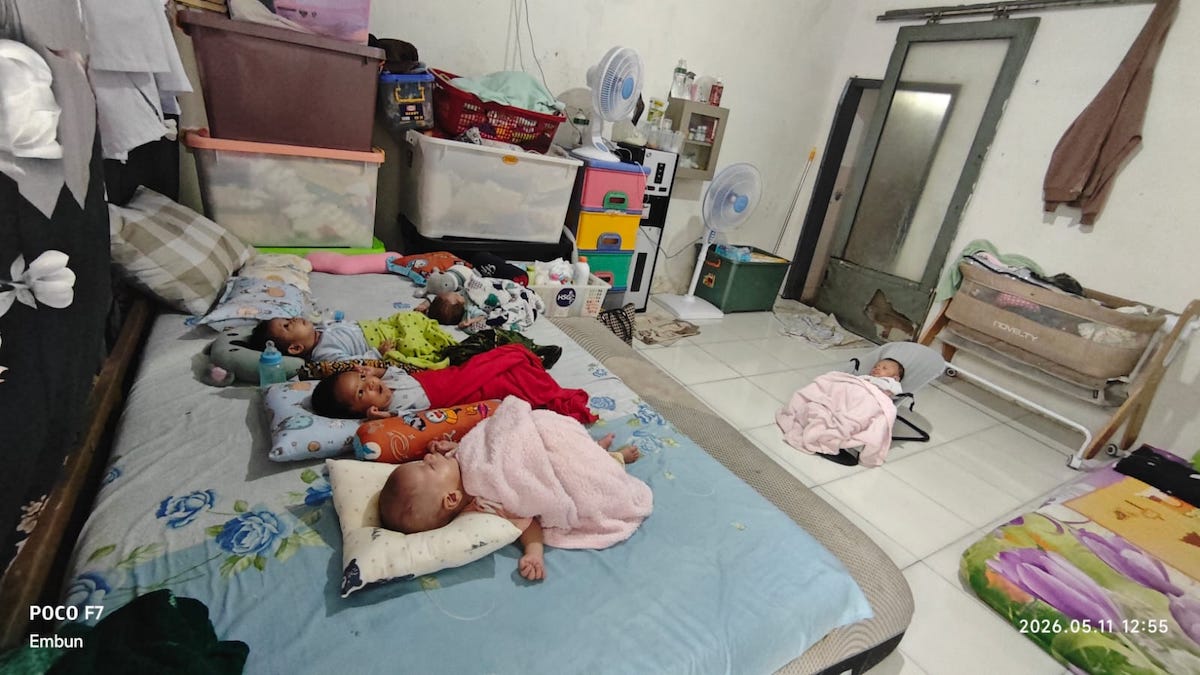 Bayi-bayi terlantar yang kini mendapatkan rumah di LKSA Bayi dan Balita Jasmin Nabila Hidayah, Ulak Karang. (dok. Radarsumbar.com)