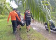 Evakuasi korban tenggelam di Pasbar. (dok. Basarnas)
