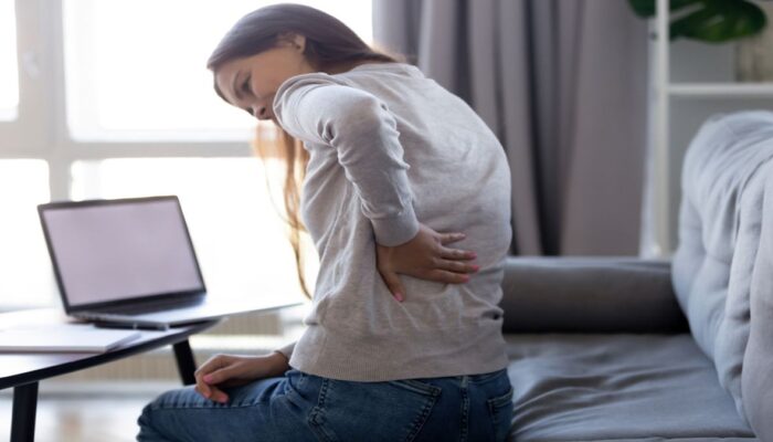 Jangan Sepelekan Posisi Duduk, Bisa Sebabkan Nyeri Pinggang di Usia Muda