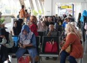 Antrian penumpang kereta api di Stasiun Padang. (dok. istimewa)