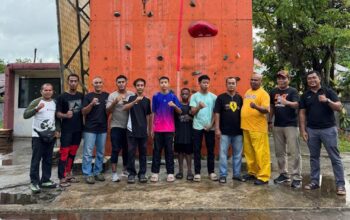 Wagub Sumbar Lepas Kontingen Panjat Tebing ke Kejurnas KU 2026, Targetkan Medali Emas