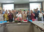 Foto bersama peserta Musprov bersama Ketum KONI Sumbar dan jajaran. (dok. Humas KONI Sumbar)