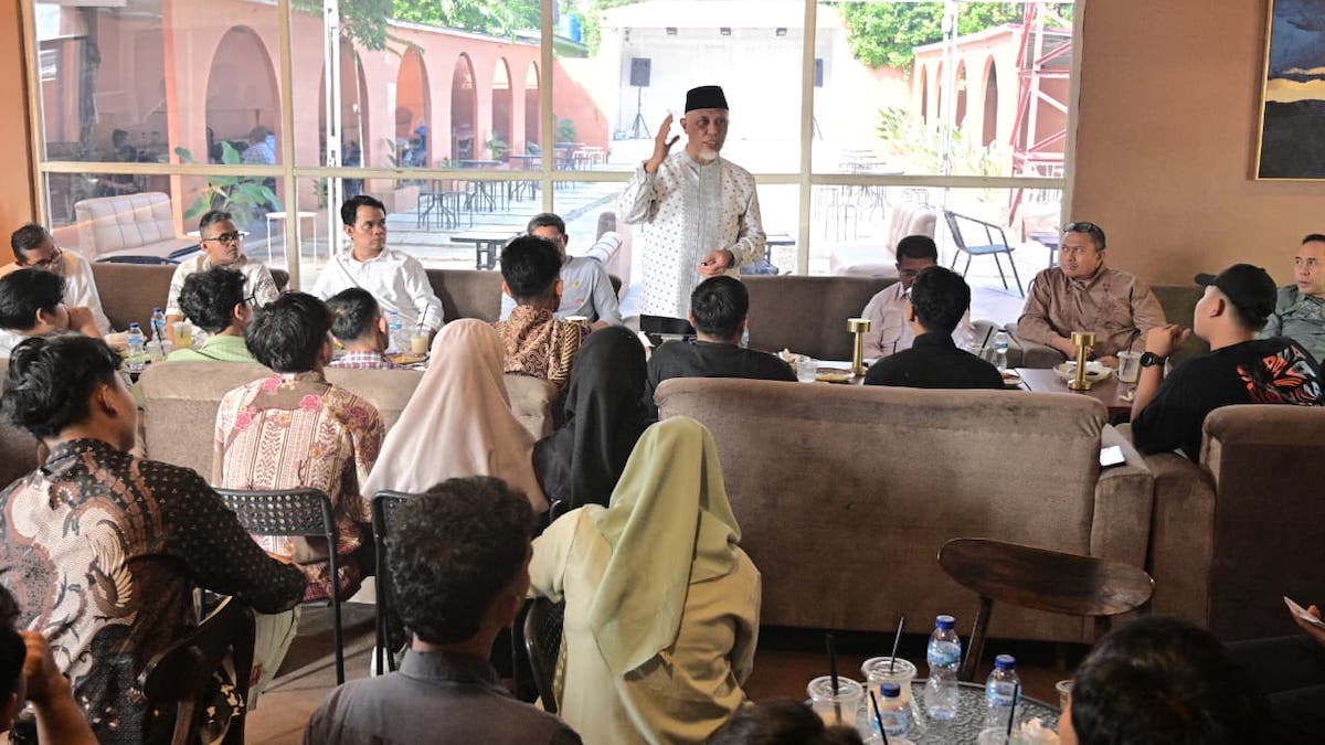 Gubernur Mahyeldi bertemu aktivis se-Sumbar. (dok. istimewa)