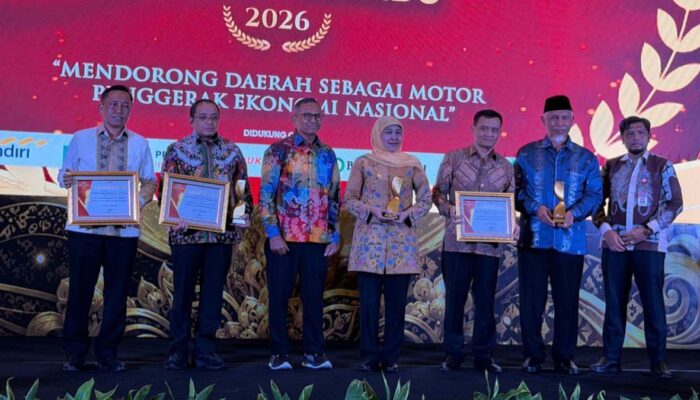 Komit Kembangkan Ekonomi Umat dan Budaya Halal di Sumbar, Gubernur Mahyeldi Raih Penghargaan Nasional