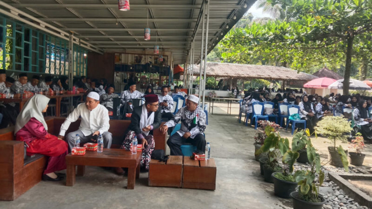 Halal Bihalal DPRD Pasbar dengan PGRI Pasbar. (dok. istimewa)