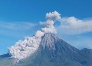 Gunung Semeru Erupsi, Warga Dilarang Beraktivitas di Zona Rawan