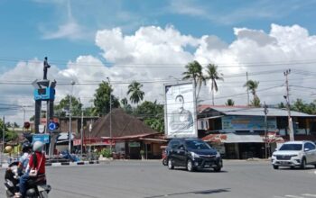 Patung Bundo Kanduang di Simpang IV yang rusak akibat petir. (dok. istimewa)