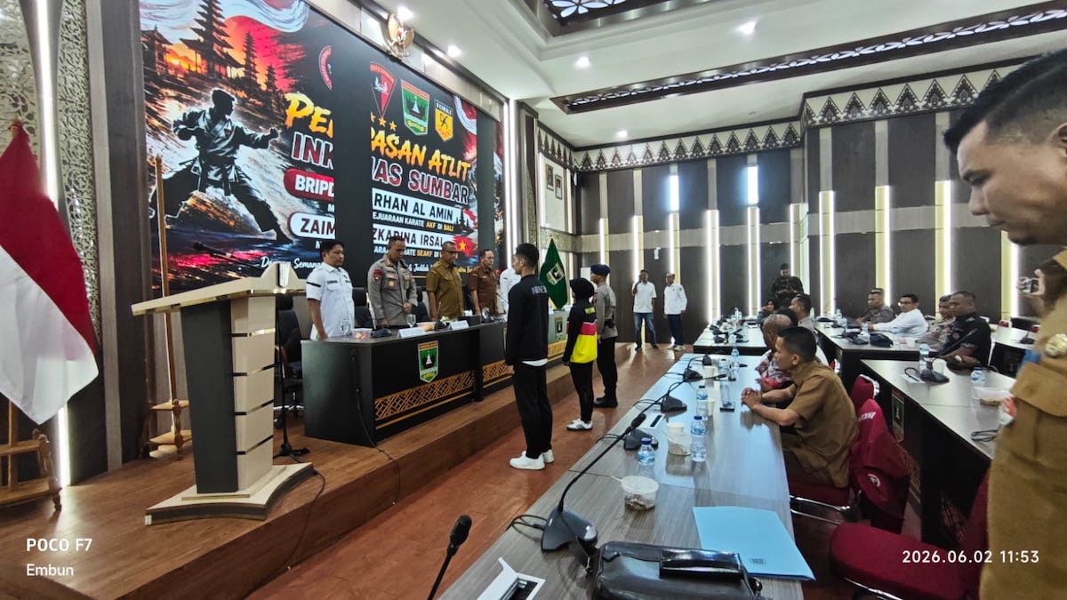 Pelepasan dua karateka ke ajang internasional dan penyambutan satu atlet takraw yang pulang dari iven Internasional oleh KONI Sumbar, Forki Sumbar dan Pemprov Sumbar. (dok. Radarsumbar.com)