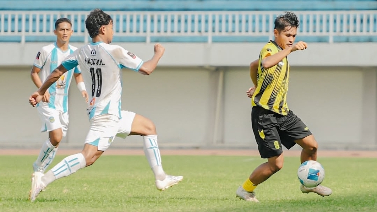 Pemain PSP berusaha melewati pemain Persengan Nganjuk. (dok. Official PSP)