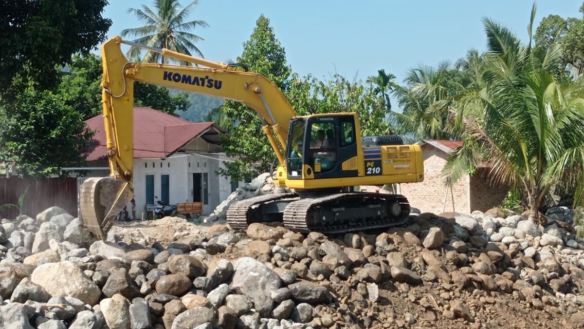 Pemko Padang pulihkan pengairan irigasi. (dok. Prokopim)