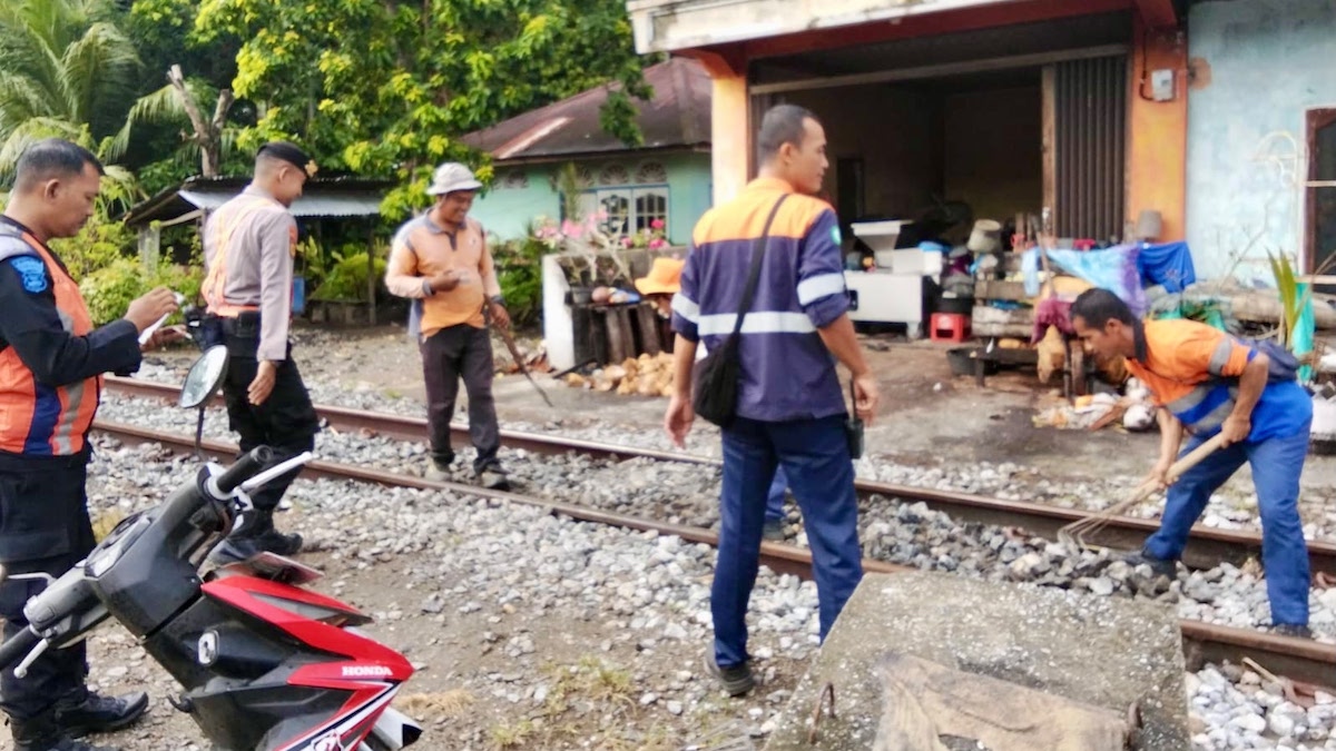 Penutupan perlintasan sebidang di Pariaman. (dok. istimewa)