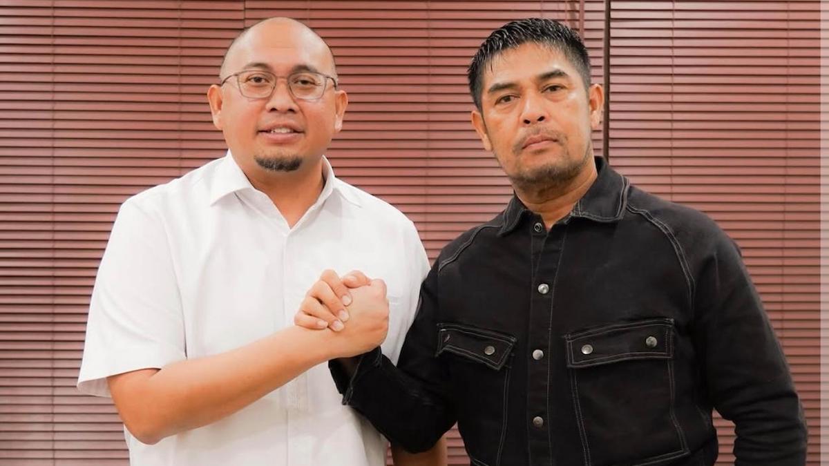 Presiden Semen Padang FC Andre Rosiade dan Pelatih Kepala baru Semen Padang FC Nil Maizar. (dok. IG Andre Rosiade)